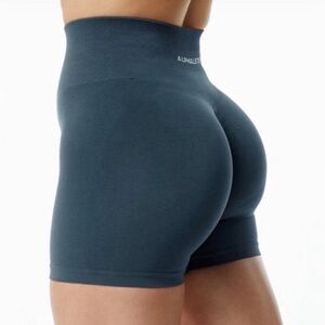 Alphalete 4.5 Amplify shorts Whale Blue size M